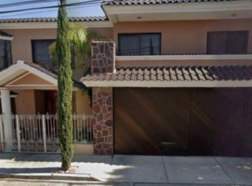 Casa en Venta de 4 habitaciones Fraccionamiento Los Bosques · Hermosa Casa en Venta Ubicada en Aguascalientes
