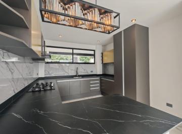 Casa · 246m² · 4 Recámaras · 3 Estacionamientos · Venta Preciosa Casa Dentro de Fraccionamiento Lomas de Angelopolis Parque Cuernavaca