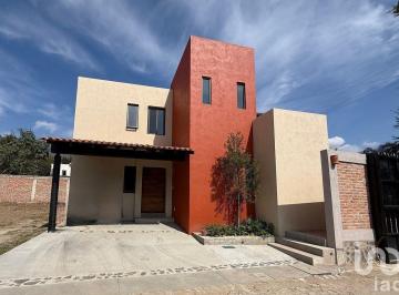 Casa · 170m² · 2 Recámaras · 2 Estacionamientos · Casa en Preventa en Chapala Ajijic