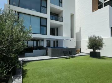 Casa de 6 habitaciones, San Luis Potosí · Casa en Venta en La Loma Club de Golf con Alberca y Vista Al Green