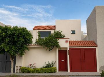 Casa de 3 habitaciones, San Luis Potosí · Casa en Renta en Villa Magna en San Luis Potosi con Amplio Jardín