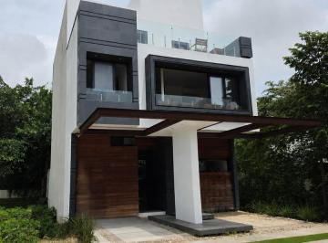 Casa · 288m² · 4 Recámaras · 2 Estacionamientos · Casa en Venta en Residencial Arbolada, Cancún