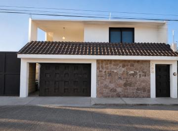 Casa · 372m² · 5 Recámaras · 3 Estacionamientos · Casa en Simón Diaz