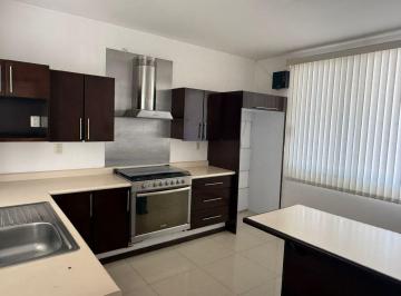 Casa · Casa Amplia 4 Habitaciones, Cerca de La Fuente de Las 8 Regiones