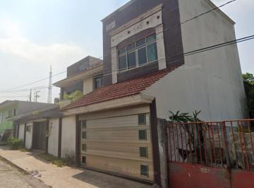 Casa de 5 habitaciones, Coatzacoalcos · Venta en Casa en Coatzacoalcos, Veracruz, en La Calle José Maria Pino Suarez