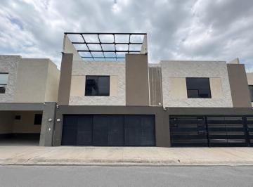 Casa · 120m² · 4 Recámaras · 2 Estacionamientos · Casa - Fraccionamiento Cumbres Calzadas