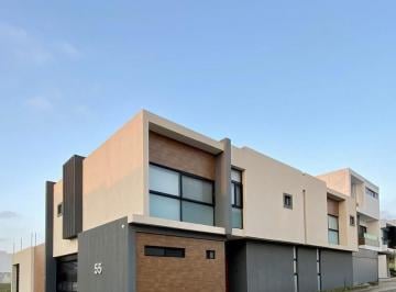 Casa · 370m² · 3 Recámaras · 5 Estacionamientos · Casa en Renta en Lomas Diamante