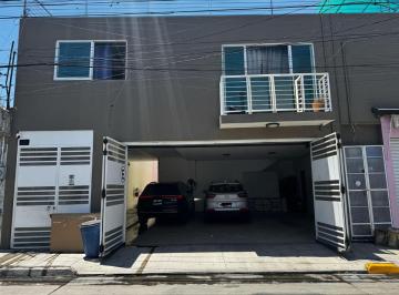 Casa de 3 habitaciones, Guadalajara · Bonita Casa en Venta en Mezquitan Contry con Excelente Ubicacion Cercas de Plan de San Luis