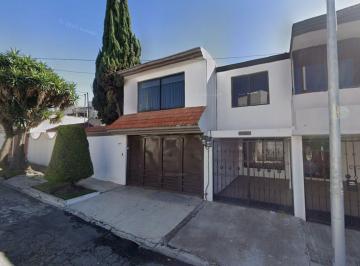 Casa de 4 habitaciones, Puebla · Casa en Venta en Col Plazas de Amalucan, Puebla
