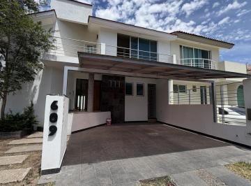 Casa · 230m² · 2 Recámaras · 2 Estacionamientos · Casa - Fraccionamiento Jardín Real