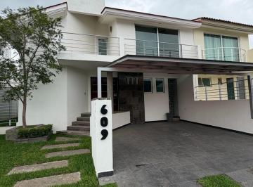 Casa · 230m² · 3 Recámaras · 2 Estacionamientos · Casa - Fraccionamiento Jardín Real