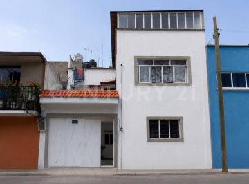Casa · 258m² · 5 Recámaras · 1 Estacionamiento · Casa en Venta con 5 Departamentos en Nezahualcóyotl Estado de México