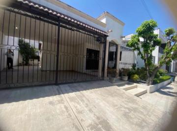 Casa · 288m² · 3 Recámaras · 2 Estacionamientos · Casa en Venta en Cumbres Elite 2do Sector