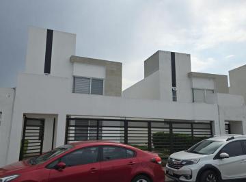 Casa en condominio de 4 habitaciones, Metepec · Casa en Venta en Foresta Lagoons con Jardin, Lugar Para 5 Autos, Salon con Baño Como 4ta Recamara