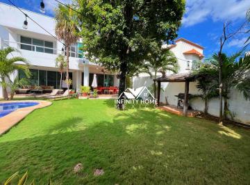 Casa · 547m² · 4 Recámaras · 3 Estacionamientos · Casa en Residencial Cumbres