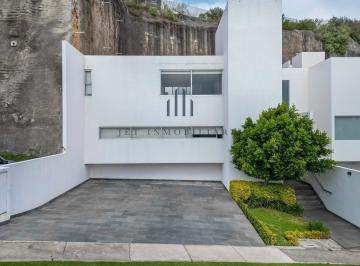 Casa · 370m² · 3 Recámaras · 3 Estacionamientos · Casa en Bosque Real en Venta - Privada Jacarandas