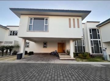 Casa · 342m² · 3 Recámaras · 3 Estacionamientos · Casa en Venta Residencial Casa de Las Fuentes