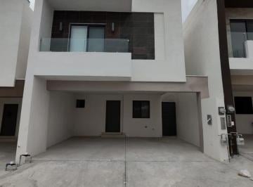 Casa · 3 Recámaras · 2 Estacionamientos · Casa en Fraccionamiento Puerta Jardín