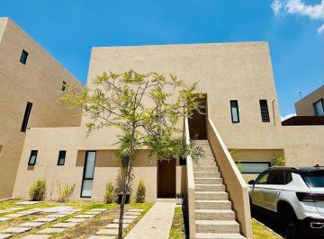 b8573845c8d1637a18969a03295843b982cf5c87fc8eb398bd8ce7cd86af437f · Townhouse en Venta en Zakia, Querétaro