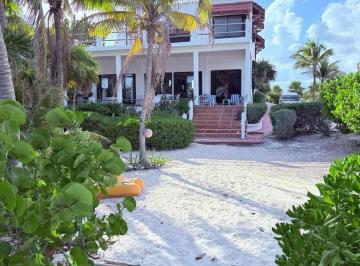 Casa · 300m² · 4 Recámaras · 5 Estacionamientos · Casacasa en Venta Frente Al Mar Isla Blanca Cancun