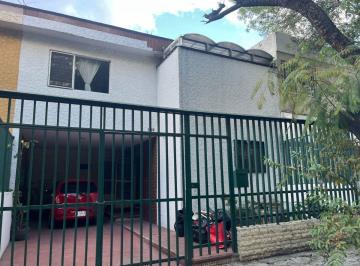 Casa de 4 habitaciones, Zapopan · Casa Frente a Parque | Espacios Increíbles y Gran Potencial en Zapopan