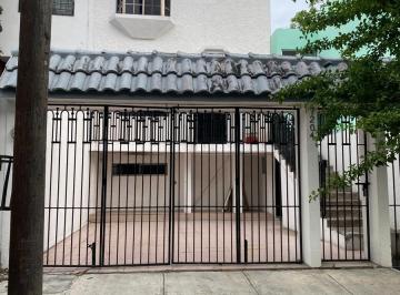 Casa · 270m² · 3 Recámaras · 1 Estacionamiento · Casa en Lomas Mederos
