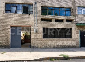 Casa · 196m² · 5 Recámaras · 2 Estacionamientos · Venta de Casa en Pensador Mexicano