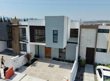 Casa · 195m² · 3 Recámaras · 2 Estacionamientos · Casa en Venta en Cañadas del Arroyo, Querétaro