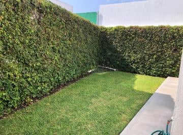 Casa · 310m² · 4 Recámaras · 3 Estacionamientos · Casa de 4 Recámaras en Renta en Lomas de Juriquilla, Querétaro, Querétaro.