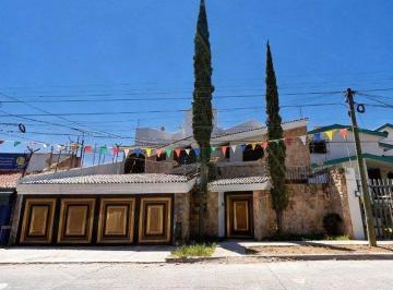 Casa de 4 habitaciones, Guadalajara · Casa en Venta en Jardines del Bosque