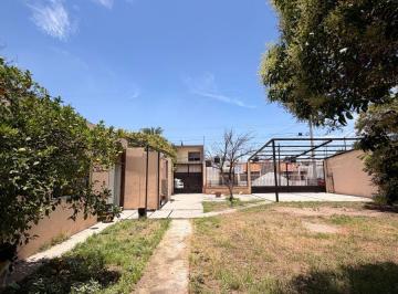 Casa de 2 habitaciones, Saltillo · Casa en Venta con Amplio Terreno Col. Tulipanes
