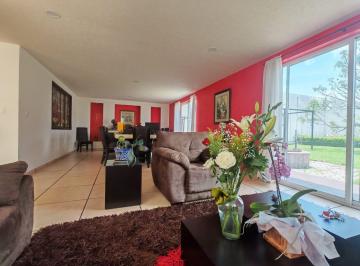 Casa · 450m² · 3 Recámaras · 4 Estacionamientos · Casa en Renta, Metepec