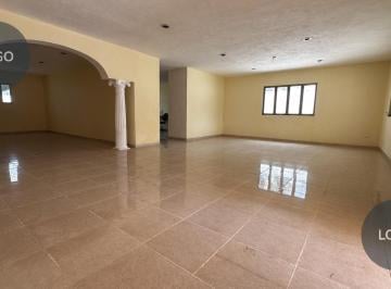 Casa · 300m² · 2 Recámaras · 15 Estacionamientos · Renta de Casa con Gran Área de Patio de 2 Habitaciones en Bugambilias