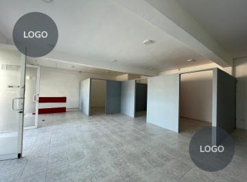 Local comercial · 102m² · 2 Estacionamientos · Renta de Local Comercial de 102 m² Dentro de Plaza con Estacionamiento