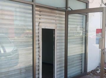 Local comercial · 70m² · 5 Estacionamientos · Renta de Local Comercial de 45 m² en Av Circuito Colonias de Mérida
