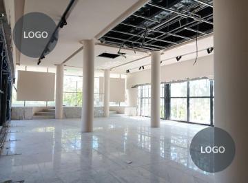 Local comercial · 223m² · 5 Estacionamientos · Renta de Local Comercial de 223.85 m² en Itzimná
