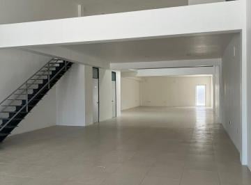Local comercial · 310m² · Renta de Local Comercial con Mezzanine con Baños a Pie de Carretera
