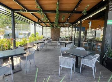 Local comercial · 220m² · 5 Estacionamientos · Renta de Local Comercial en Caucel con Terraza Ideal Para Restaurantes