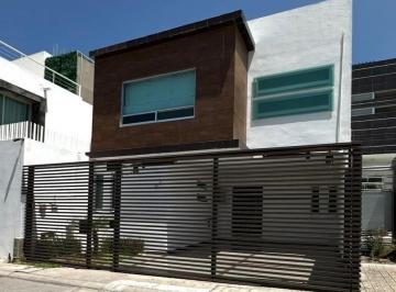 Casa de 3 habitaciones, Querétaro · Casa en Renta en Milenio III | Amplia y Elegante