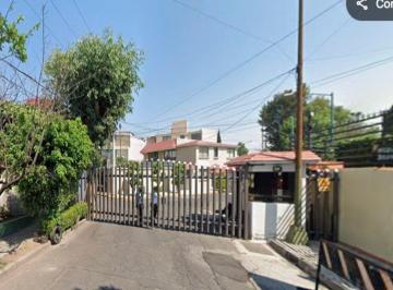 Casa de 3 habitaciones, Xochimilco · Venta de Casa en La Calle Nicolás Bravo 101 en Xochimilco, Ciudad de México.
