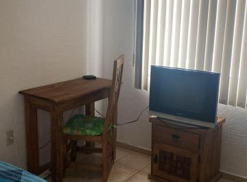 Casa de 1 habitación, Querétaro · Habitación Amueblada con Baño Independiente