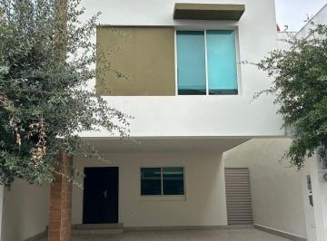 18835b5eef7817c06d6d84642b1f4f3d56c3ff36f07c75808551e3eedddf0933 · Casa en Renta Puerta de Hierro Cumbres