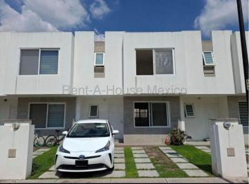 Casa en condominio de 3 habitaciones, Corregidora · Casa en Renta en Paseos del Bosque Corregidora