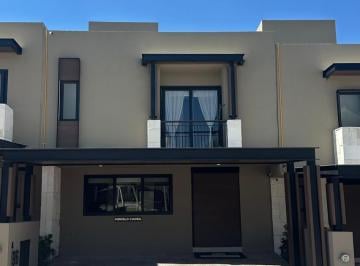 Casa de 3 habitaciones, Querétaro · Elegancia y Confort en Lomas de Campanario Norte