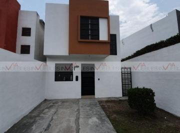 Casa · 80m² · 2 Recámaras · 1 Estacionamiento · Casa en Renta en Las Hadas