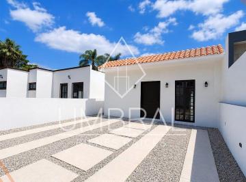 95b64e4cdf40bba7f9de5d0c61c3bc82f7a639996b6d321e9c2d57211d29505e · Casa de 1 Nivel en Venta, Fracc. Privado La Perla, Coatepec