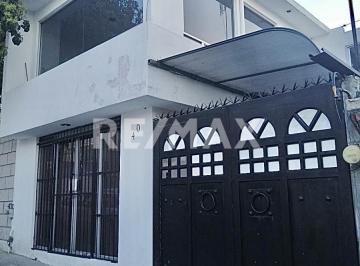 Casa · 169m² · 4 Recámaras · 1 Estacionamiento · Casa en Venta - (4)