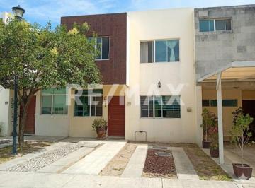 Casa · 130m² · 3 Recámaras · 2 Estacionamientos · Casa en Venta en Bugambilias - (4)