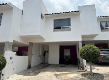 Casa de 4 habitaciones, Corregidora · Casa en Venta de 3 Niveles en Amsterdam, El Pueblito