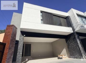 Casa · 276m² · 3 Recámaras · 2 Estacionamientos · Casa en El Barro